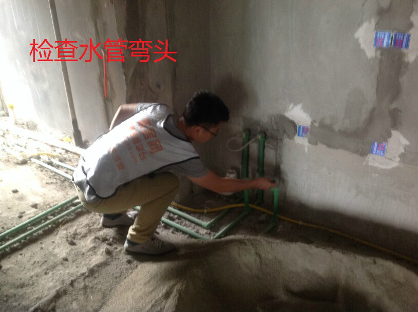 悠居網(wǎng)檢查水管彎頭