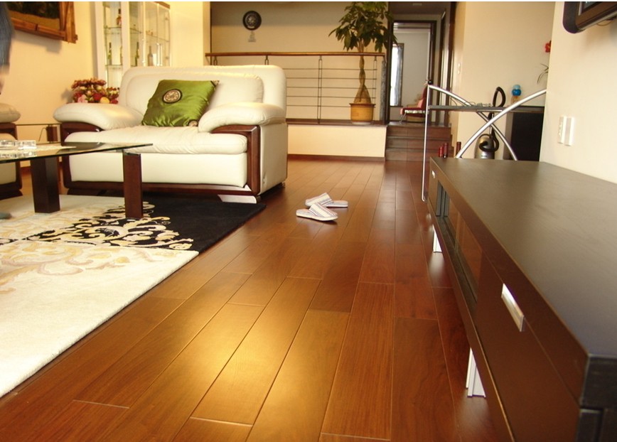 家居PVC地板打蠟流程