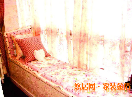 轉(zhuǎn)角飄窗裝修效果圖