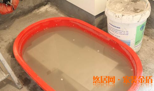 如何給瓷磚泡水？