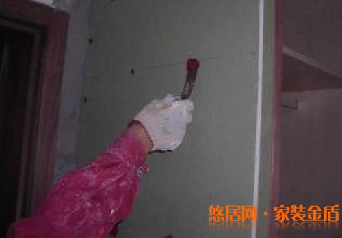 墻面的乳膠漆幾種施工方式的優(yōu)缺點(diǎn)？　