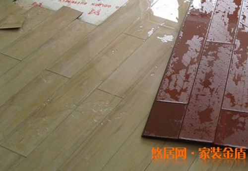 地板泡水了有什么急救方法？