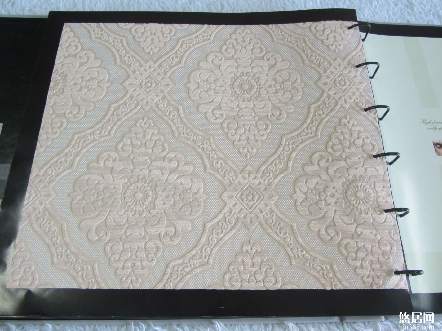 普通墻紙和發(fā)泡墻紙有哪些區(qū)別？